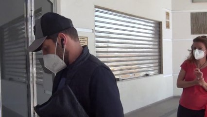 Antonio David reaparece y guarda silencio ante las acusaciones de su exmujer