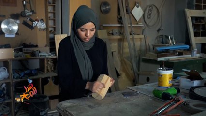 شابة أردنية تختار النجارة مهنة لها