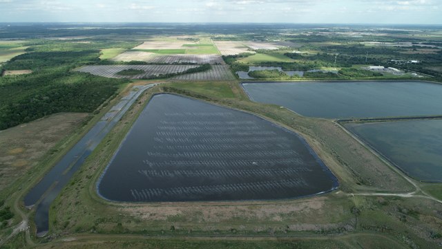 US Florida flood: Fears wastewater pond could leak, spilling toxic waste