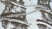 Karla mücadele ekipleri, nisanda metrelerce karla kaplı köy yollarını açmaya çalışıyor