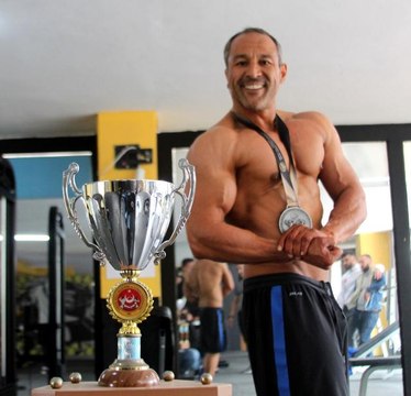 'Dombili' diyenlere inat 59 kilo verip şampiyon oldu