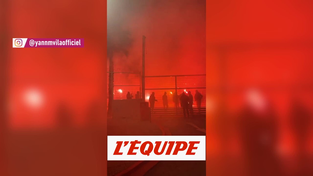 Fumigènes et feux d'artifices après la victoire de l'Olympiakos - Foot - WTF