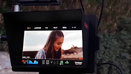 Angélina lors du tournage du clip "C'est si beau ici" (1)