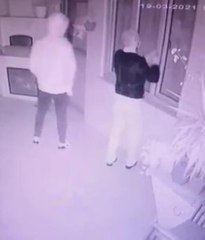 Son dakika haberi! BAYRAMPAŞA'DA 3 EV VE 1 İŞ YERİNDEN HIRSIZLIK YAPAN ŞÜPHELİLER KAMERADA