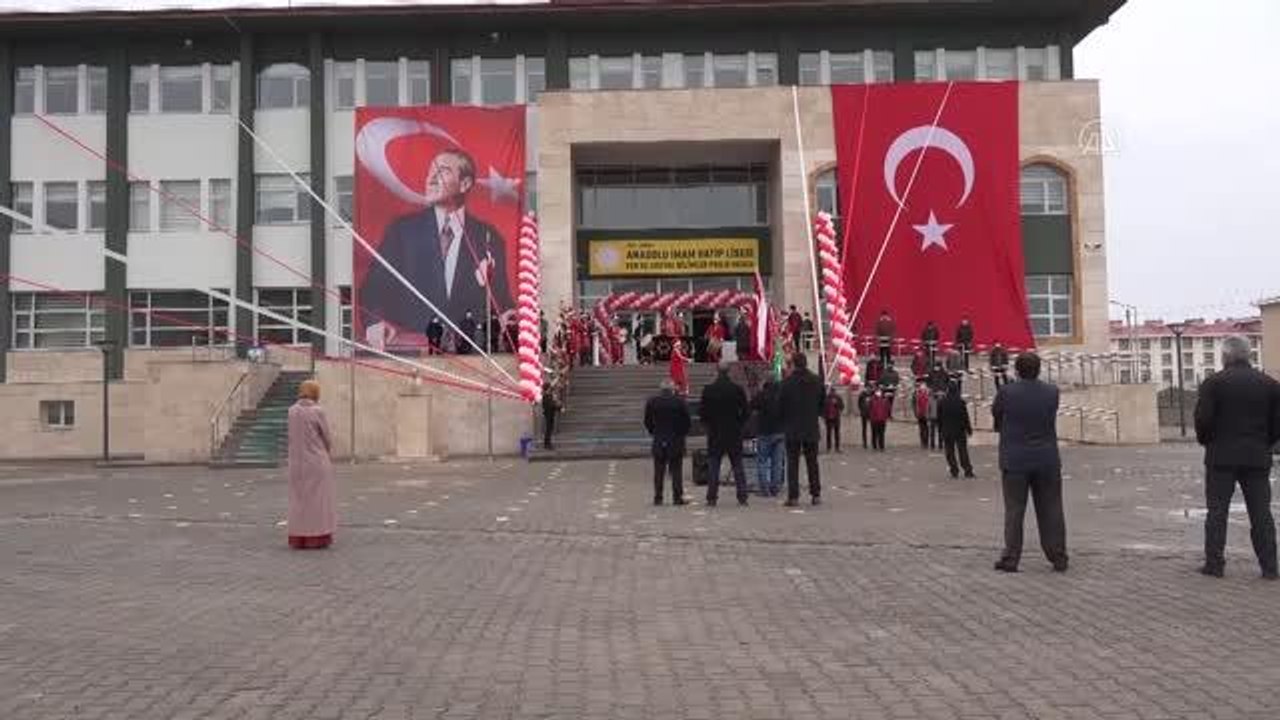 Yapımı tamamlanan eğitim tesisleri Bakan Selçuk'un video konferans yöntemiyle katıldığı törenle hizmete açıldı