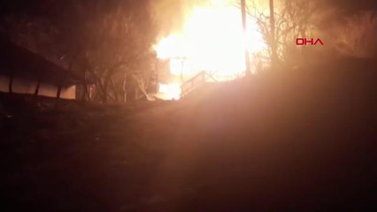 BOLU 2 KATLI AHŞAP EV ALEV ALEV YANDI