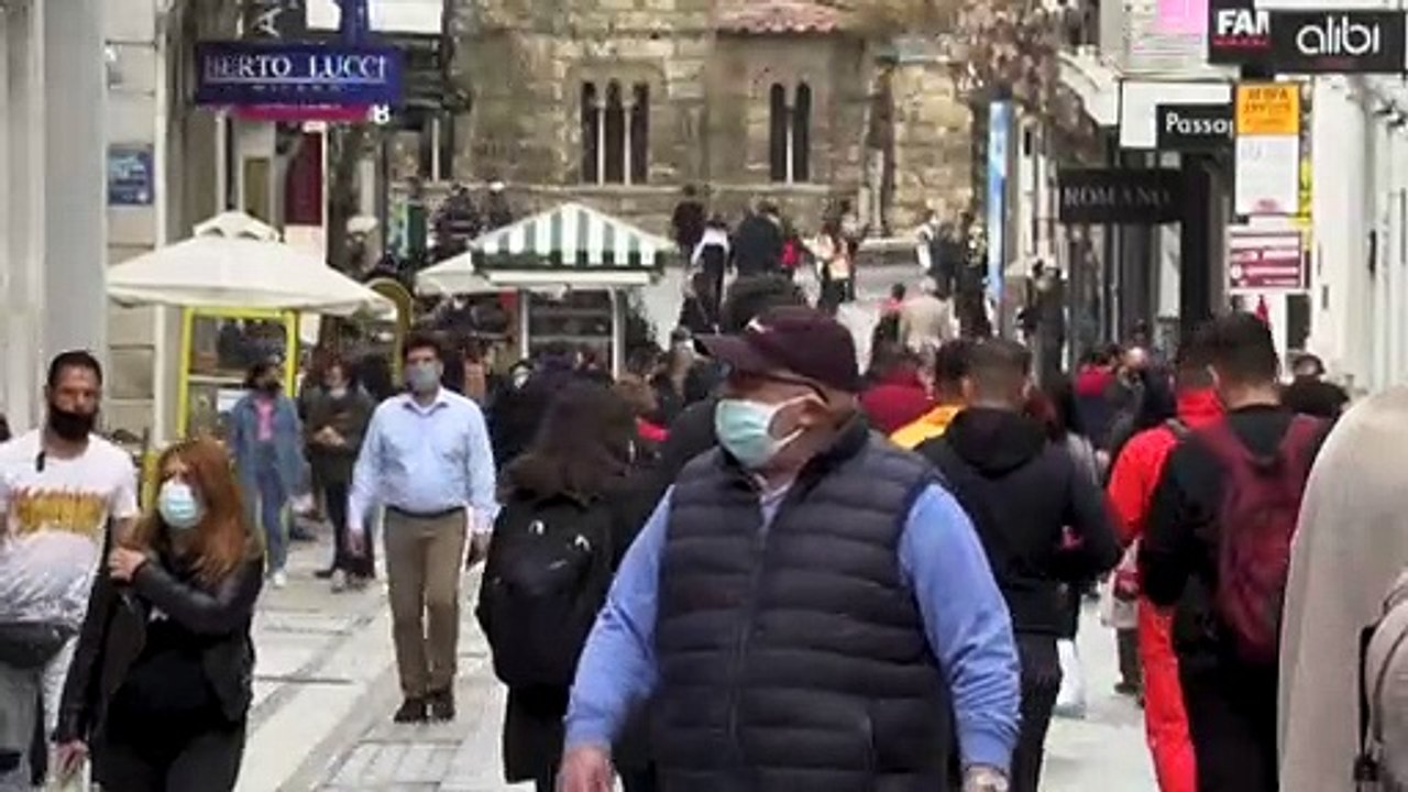المتاجر فتحت مجددا في اليونان مع تخفيف إجراءات الإغراق