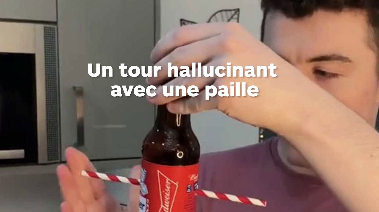 Tour de magie : il transperce une bouteille avec une paille