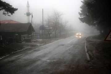 Kazdağları'nda sis ve yağışlı hava trafiği olumsuz etkiliyor