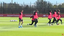 El Liverpool entrena antes de viajar a Madrid