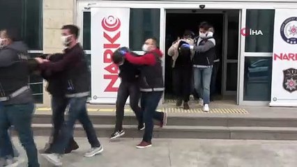 Adliyeye sevk edilen 20 uyuşturucu tacirinden 2’si kadın 9 kişi tutuklandı