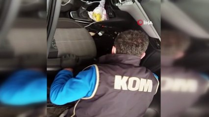 Rize'de otomobilin gizli bölmesinden ruhsatsız tabanca çıktı