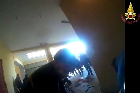 Casaluce (CE) - Ragazza cade in un pozzo, salvata dai Vigili del Fuoco (05.04.21)