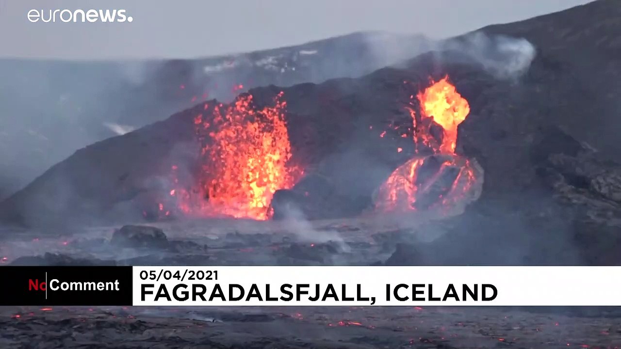 Volcano eruption draws crowds in Iceland