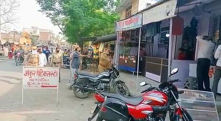 एसडीएम ने रोड पर हुए अतिक्रमण को हटवाया