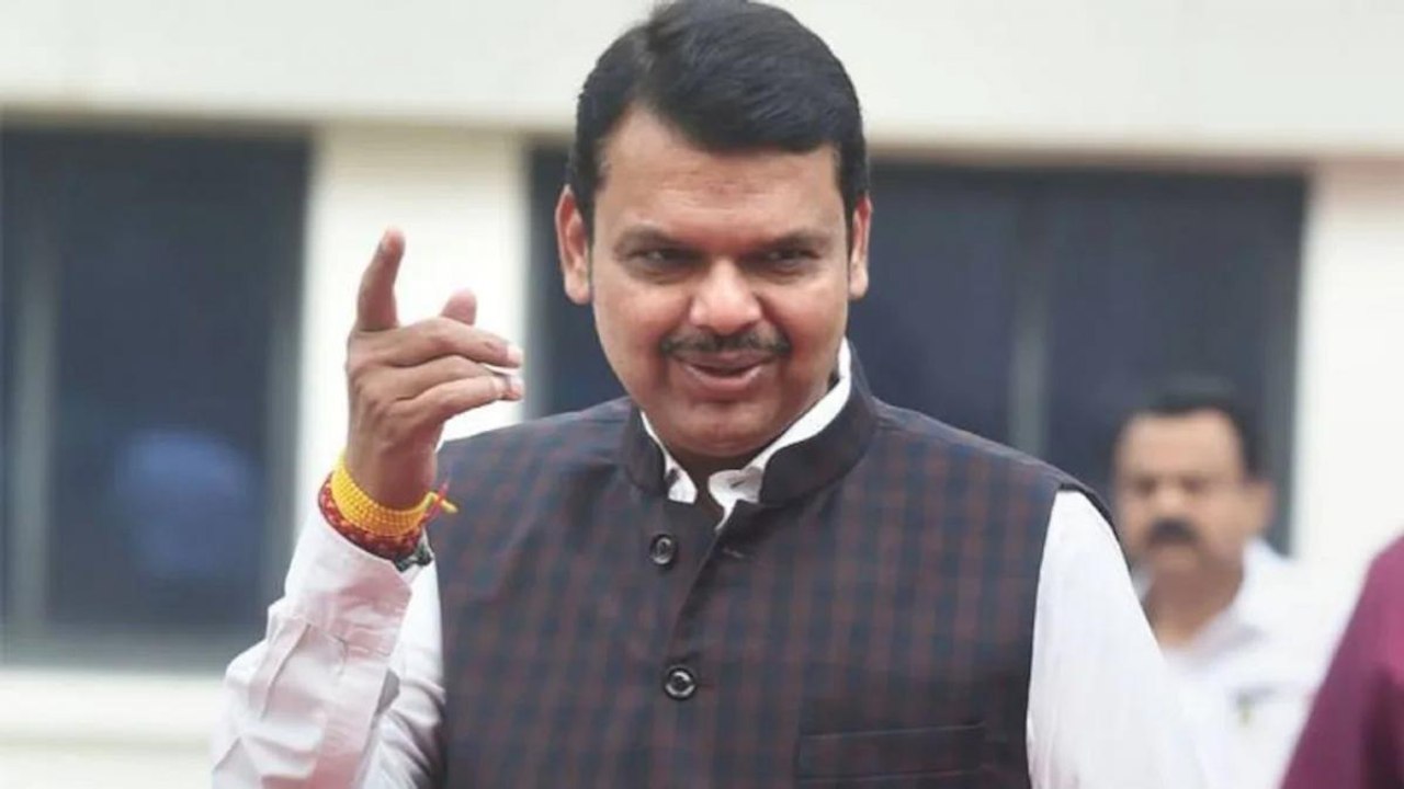 Here's what Fadnavis answers on targeting Udhhav Thackeray