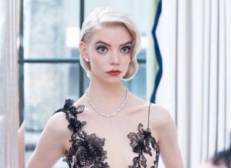 The Internet Can't Stop Talking About Anya Taylor-Joy's Stunning SAGs Look