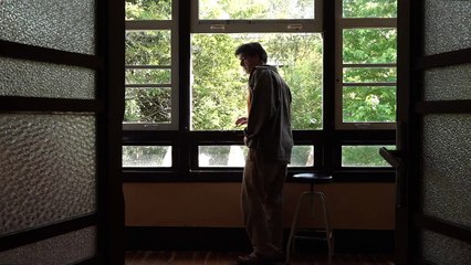 Tráiler del documental "Negro púrpura", codirigido por Sabela Iglesias y Adriana P. Villanueva