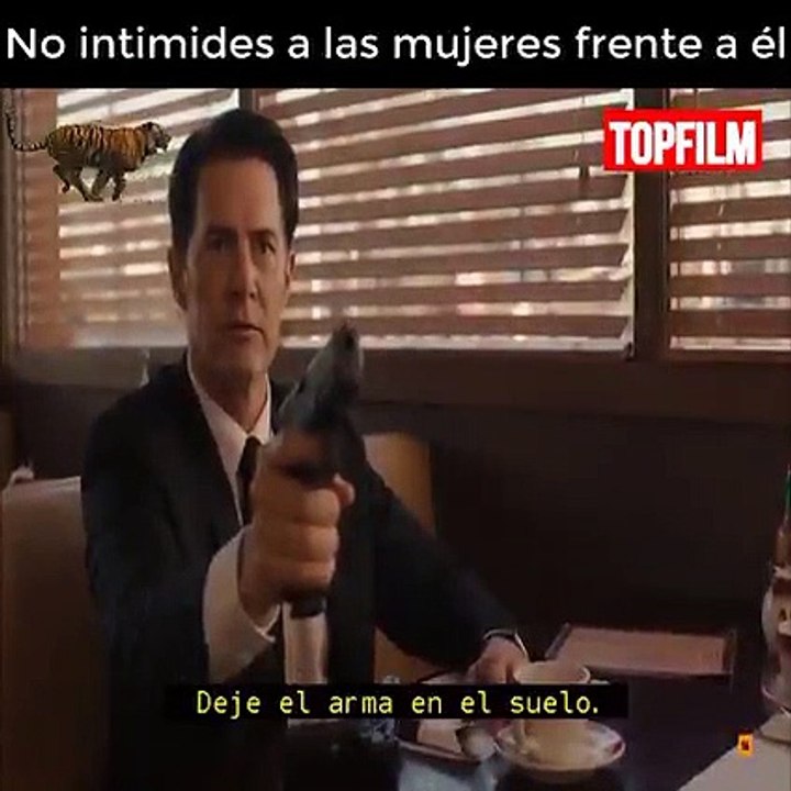 No intimides a una mujer frente a el - MOVIE