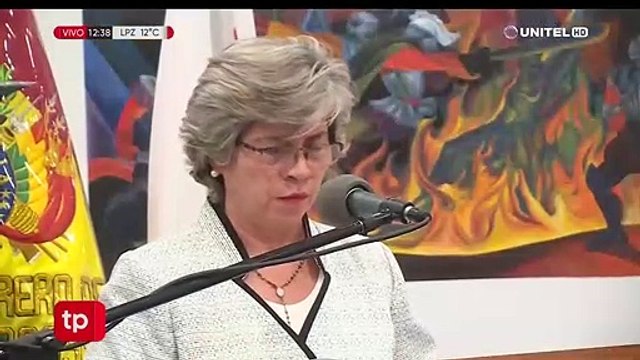 Familia de exministra Pinckert confirma que ella salió del país