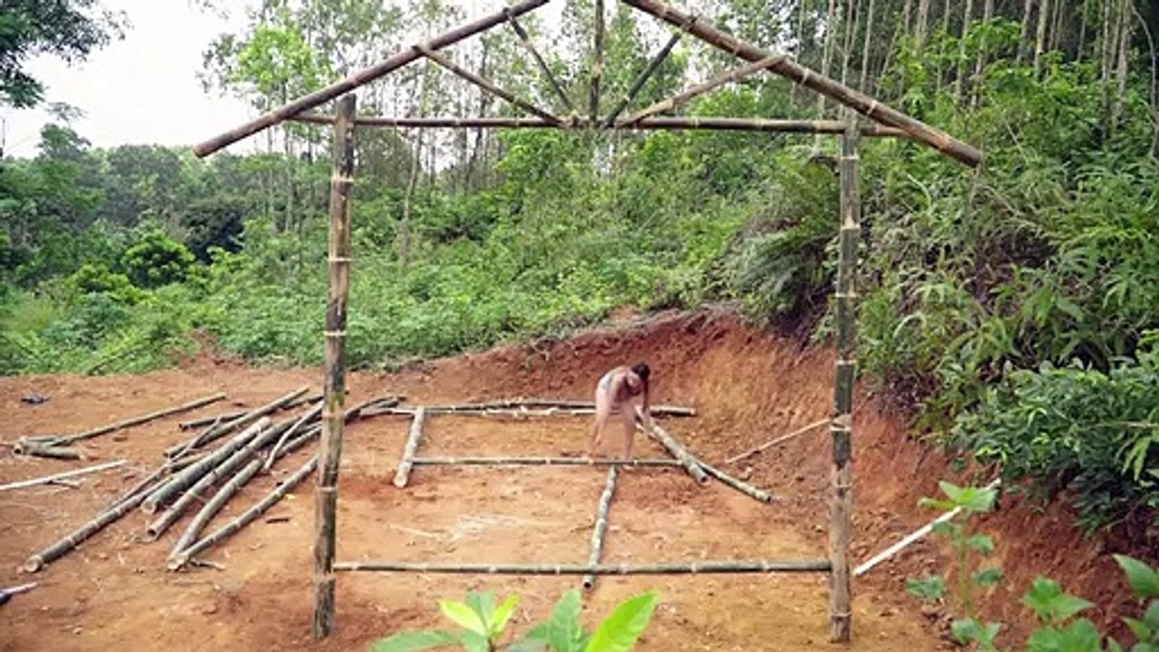 Survival Building - Layla'S Making A Bamboo House In Forest - Layla X Bamboo