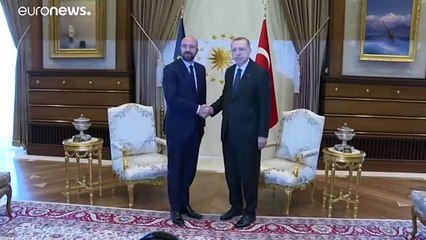 Giro di vite in Turchia, arrestati un centinaio di militari in pensione