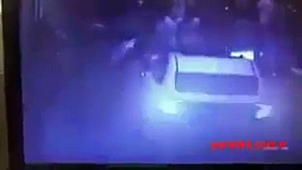 İzmir'de HDP'liler Türk bayraklı araca saldırdı