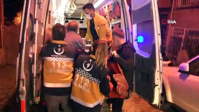 Cinnet getiren genç kendini bıçakla yaraladı