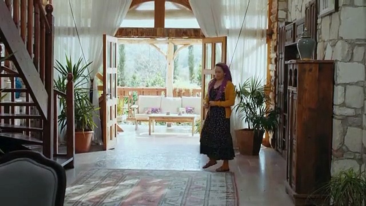 مسلسل ابنة السفير الحلقة 47 السابعة والاربعون م...