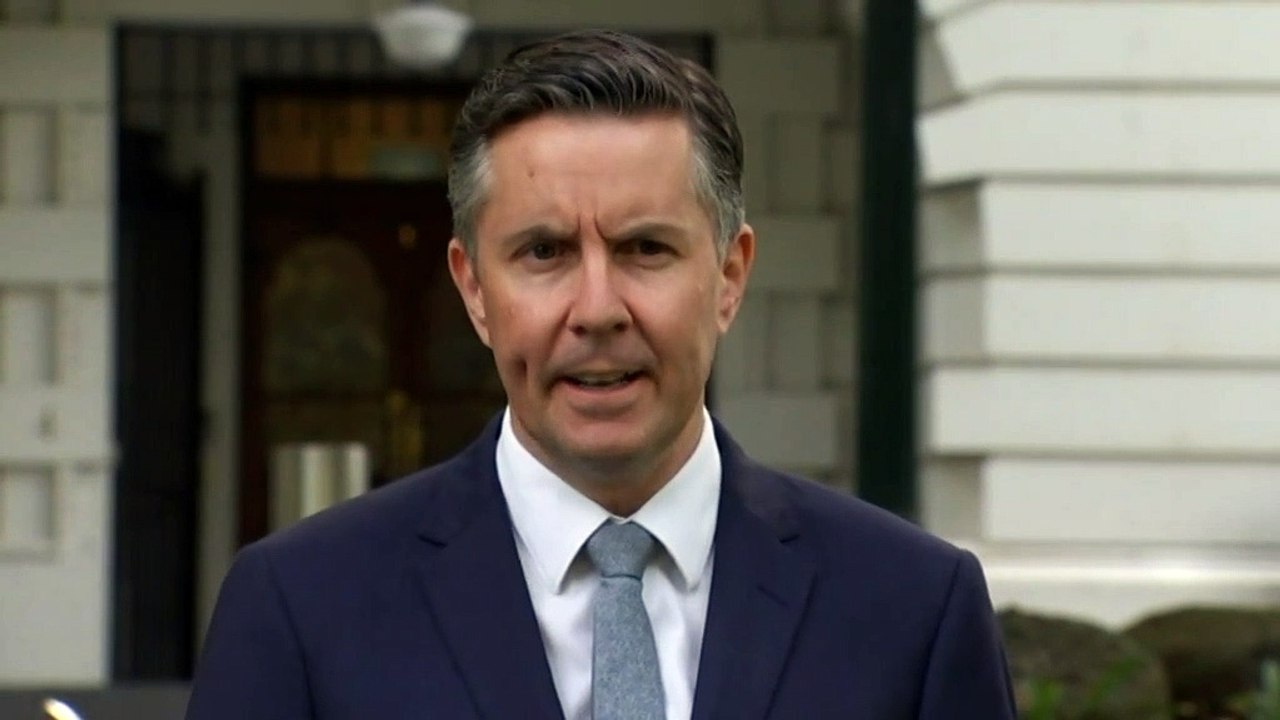 Labor calls for more GPs to administer COVID-19 vaccines
