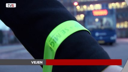 Deler 50.000 refleksmærker ud | Gratis reflekser fra Sydtrafik | Vejen | 17-01-2017 | TV SYD @ TV2 Danmark