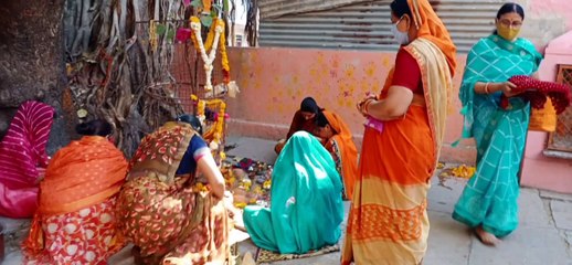 महिलाओं ने मंगलवार को दशा माता का पूजन अर्चना की
