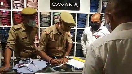 एसडीएम अमित भट्ट ने कोविड-19 का पालन न करने पर की कार्रवाई