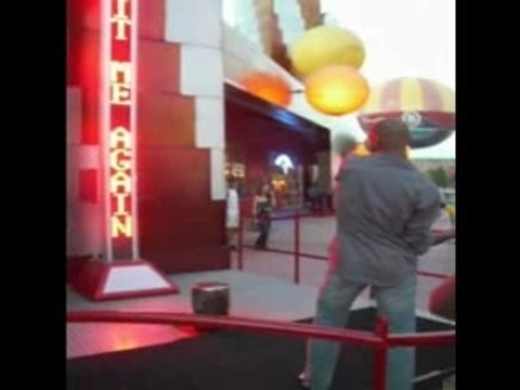 Coup de marteau a Disney village