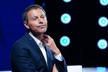 Le patron de BFM reproche à CNews d’avoir reçu Patrick Sébastien alors qu’il avait déjà été invité… sur sa chaîne