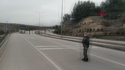 Son dakika haberi | Burdur'da kaza; aydınlatma direğine çarptı, 1'i bebek 3 yaralı