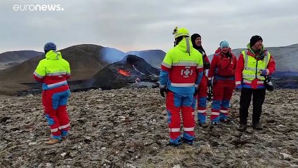 Τόνοι λάβας εκτοξεύονται από ηφαίστειο στην Ισλανδία