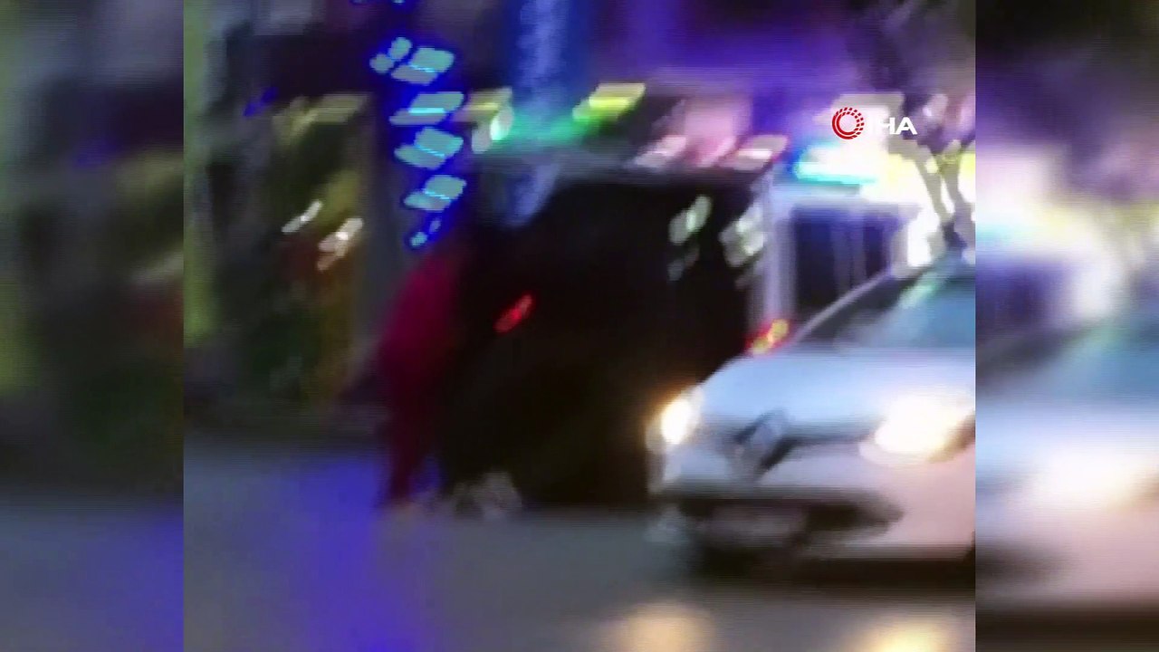 Gözaltına alınırken 'sen kimsin ulan' diyerek polise böyle tekme attı