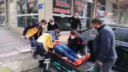 Bisikletli sürücü seyir halindeki kamyonete çarptı