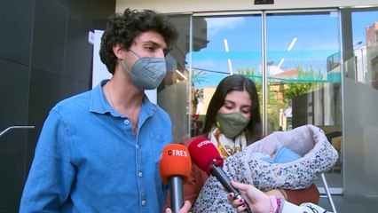 María G. de Jaime y Tomás Páramo vuelven a casa con su segunda hija