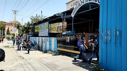 सरकारी आदेशों की उड़ रही धज्जियां, खुले मिले स्कूल