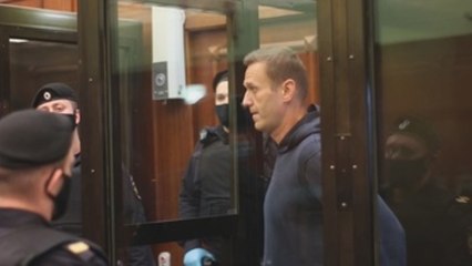 Kremlin dice que Navalni recibirá asistencia pero médicos denuncian su estado de salud