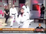 13 YASINDAKİ KIZDAN MÜTHIS GÖSTERI