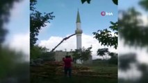 Bursa'da 613 yıllık caminin minaresi böyle yıkıldı