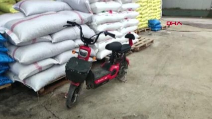 OTOMOBİLİN ÇARPTIĞI ELEKTRİKLİ BİSİKLETTE BULUNAN 2 KİŞİ YARALANDI