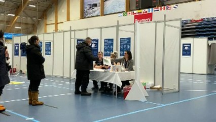 Στις κάλπες οι κάτοικοι της Γροιλανδίας