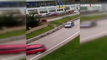 Yağ dökülen yolda otomobiller birbirine böyle girdi