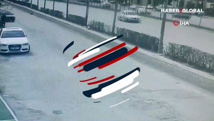 Kontrolden çıkan araç bariyerleri aşıp minibüse çarptı: 7 yaralı