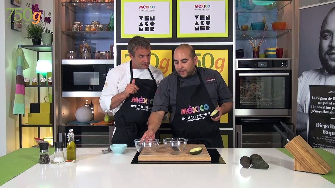 Comment éplucher et découper un avocat facilement ?