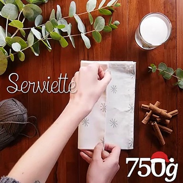 Joli pliage de serviette de Noël